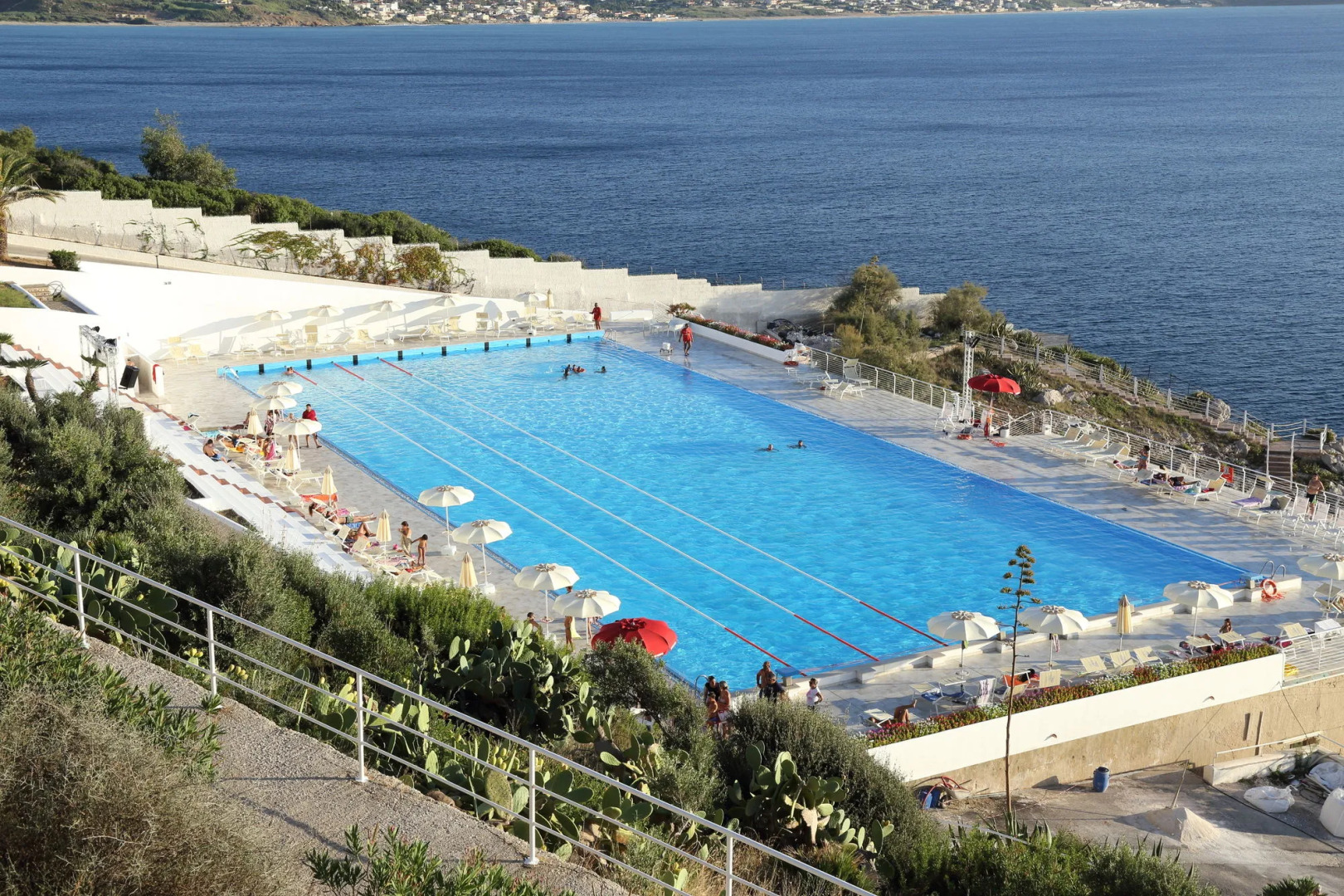 Perla del Golfo Resort