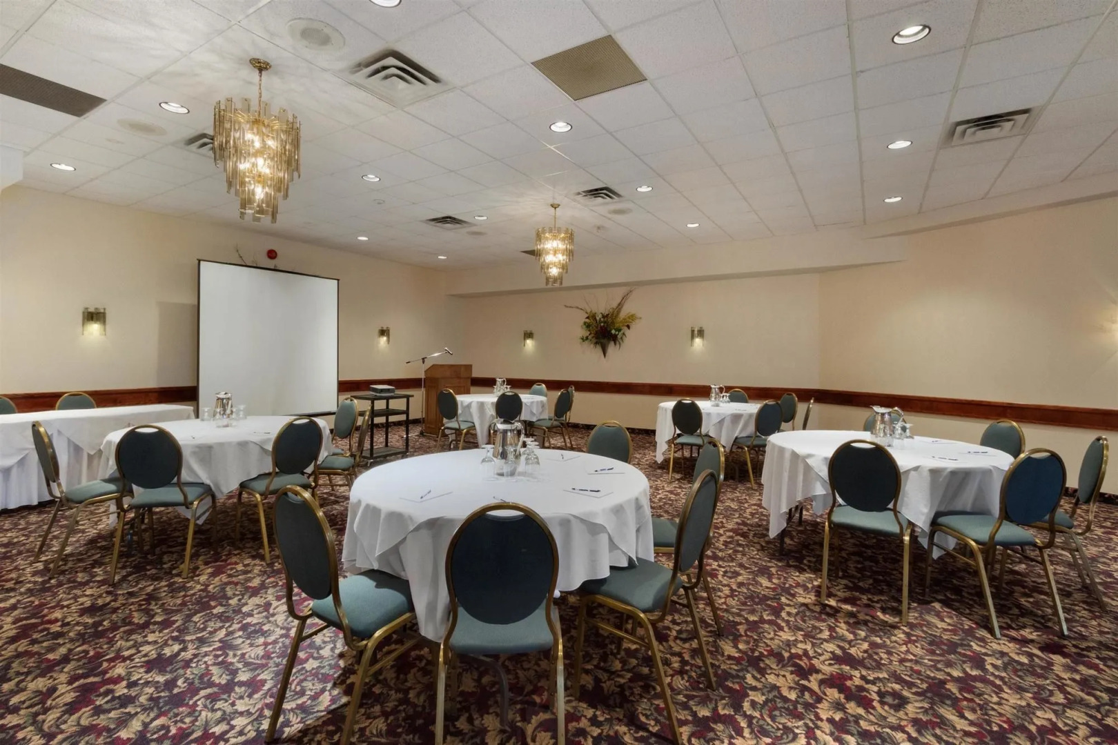 Travelodge Kingston LaSalle Hotel