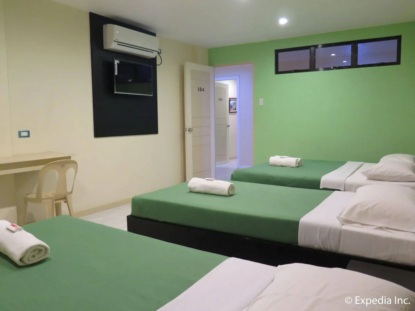 Royale House Hotel Davao powered by Cocotel