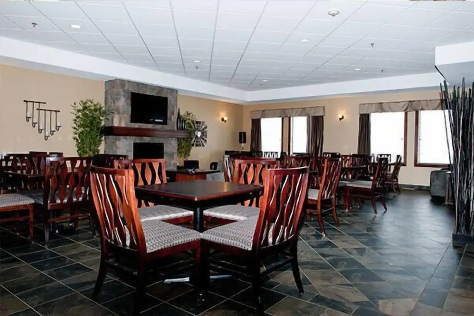 Paradise Inn & Suites Valleyview