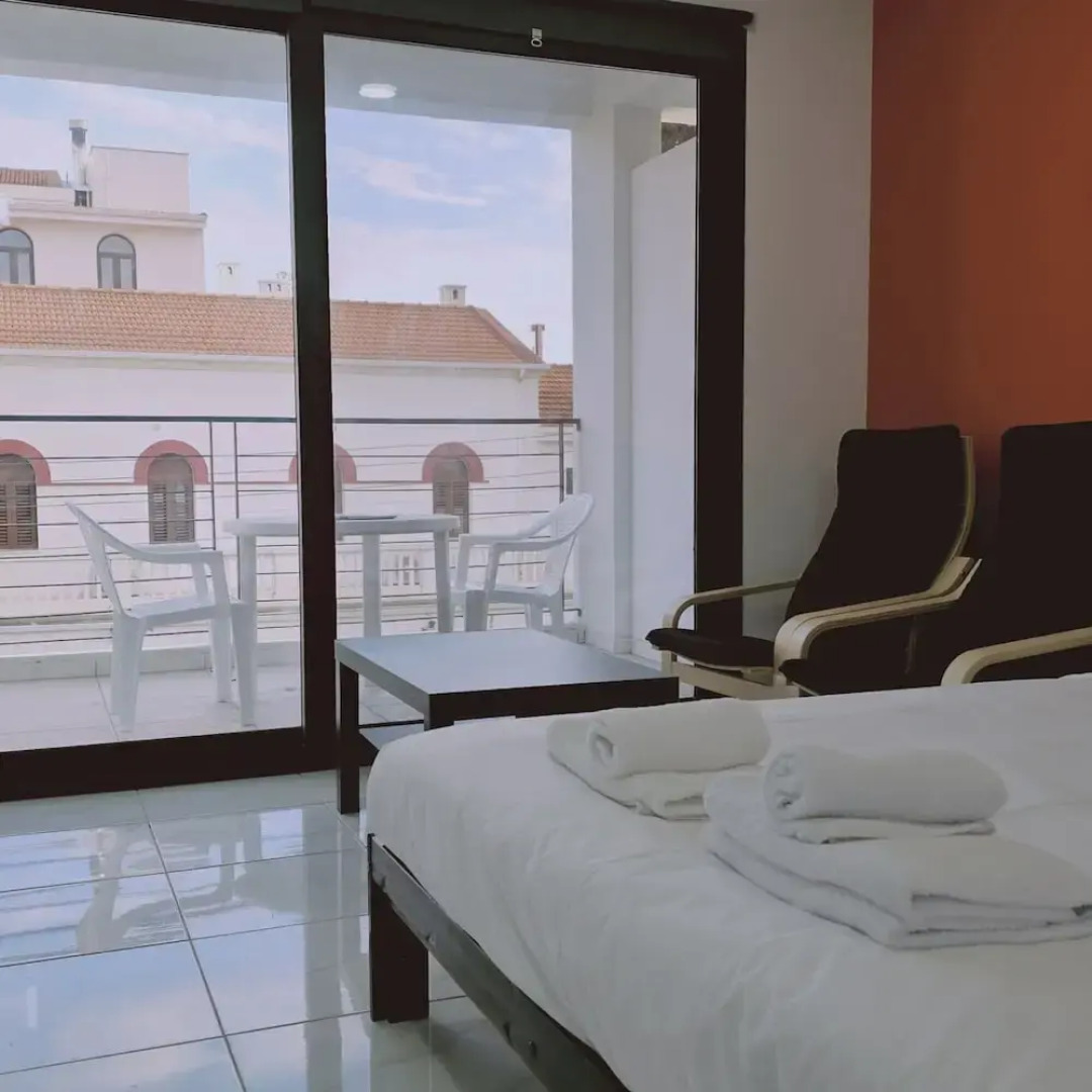 109 LIM 3 - Stay Terra Cota Studio