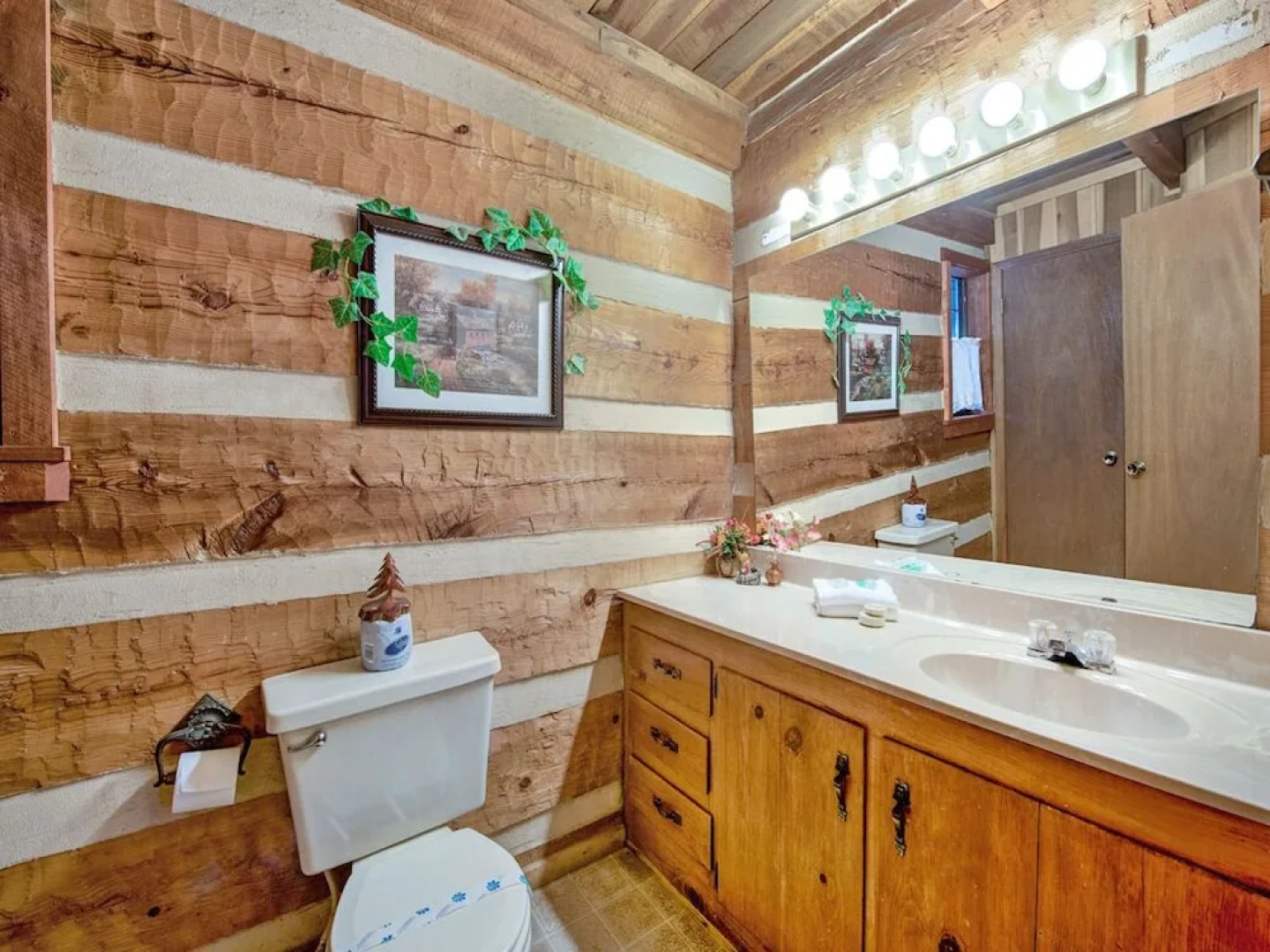 Fox Den 2 Bedroom Home with Hot Tub