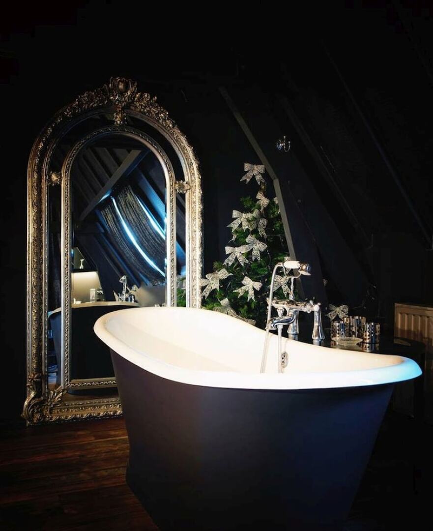 Love Hotel Domaine 10