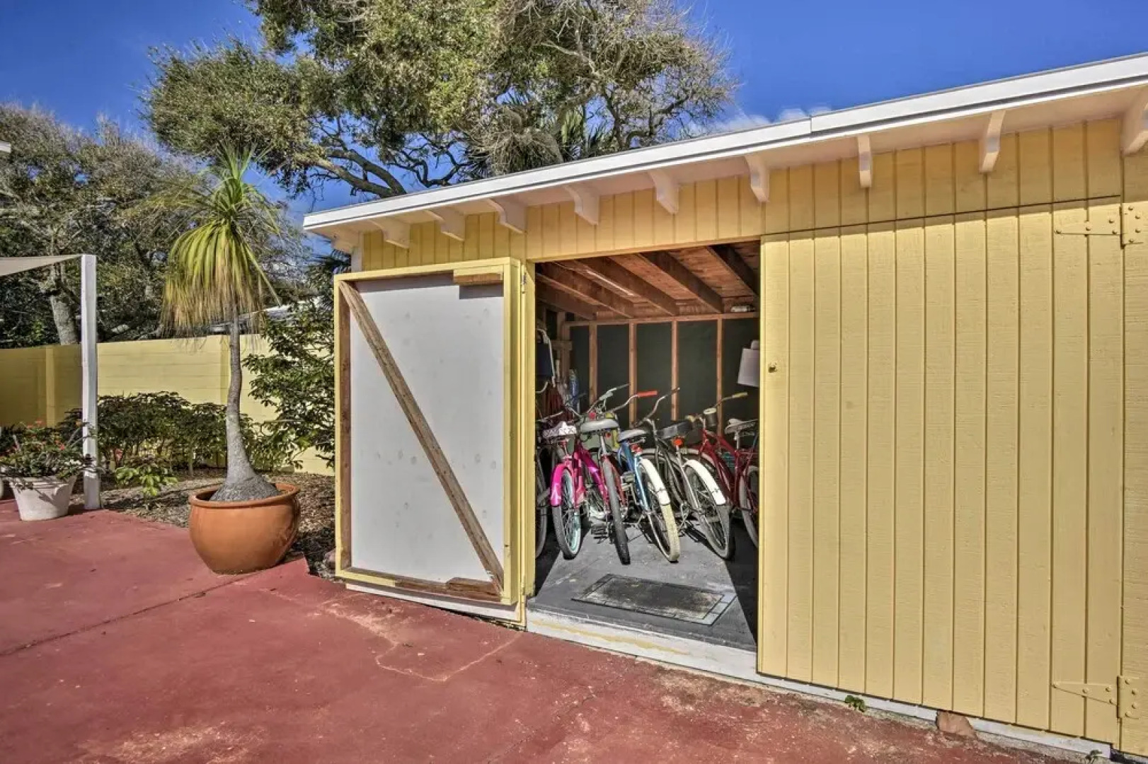 Sunny Cocoa Beach Escape w/ Bikes, Walk to Beach