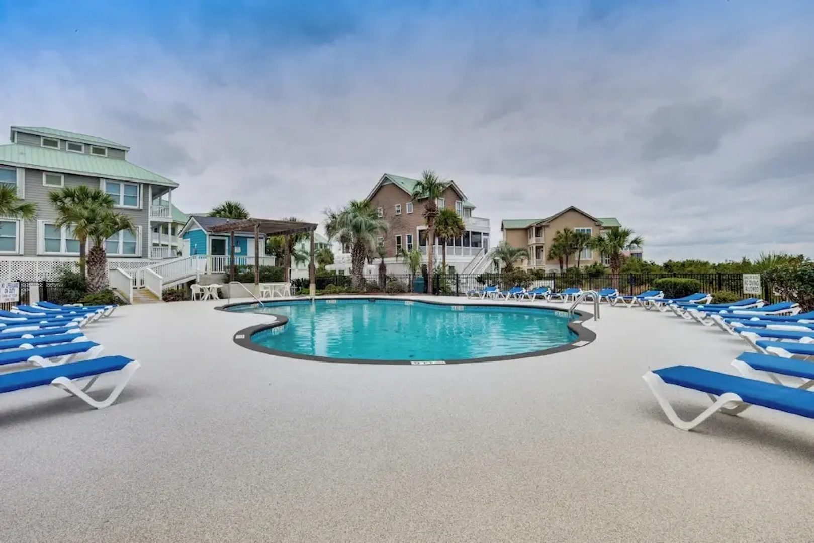 Ocean-view Saint Helena Island Condo - Pool Access