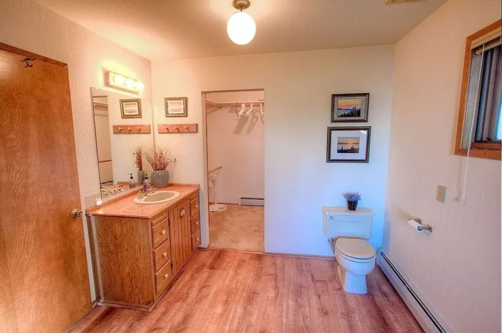 Lake View Glen 4 Bedroom Home by RedAwning