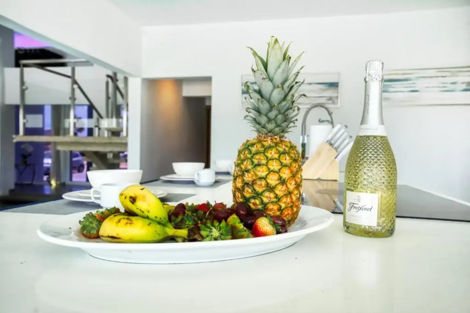 Grand Modern Villa 6-bedroom! Brand New! Heated Jacuzzi!