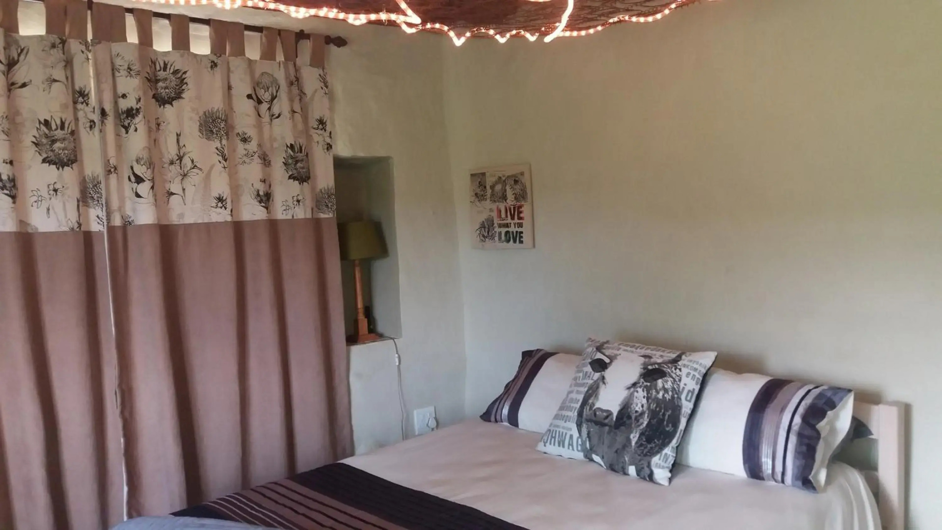 Die Hoenderhok And Die Plaashuisie