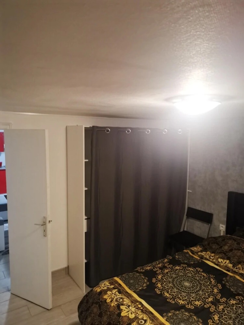 Apartment with 2 Bedrooms in Villeneuve-Le-Roi, with Wifi