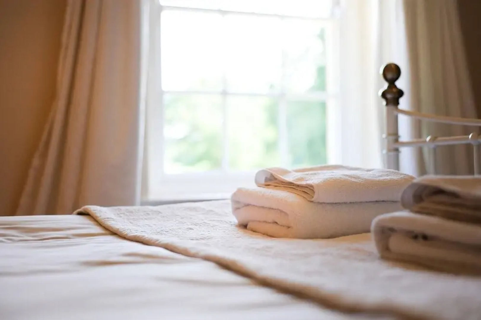 Manor House Moreton - Entire Holiday Home