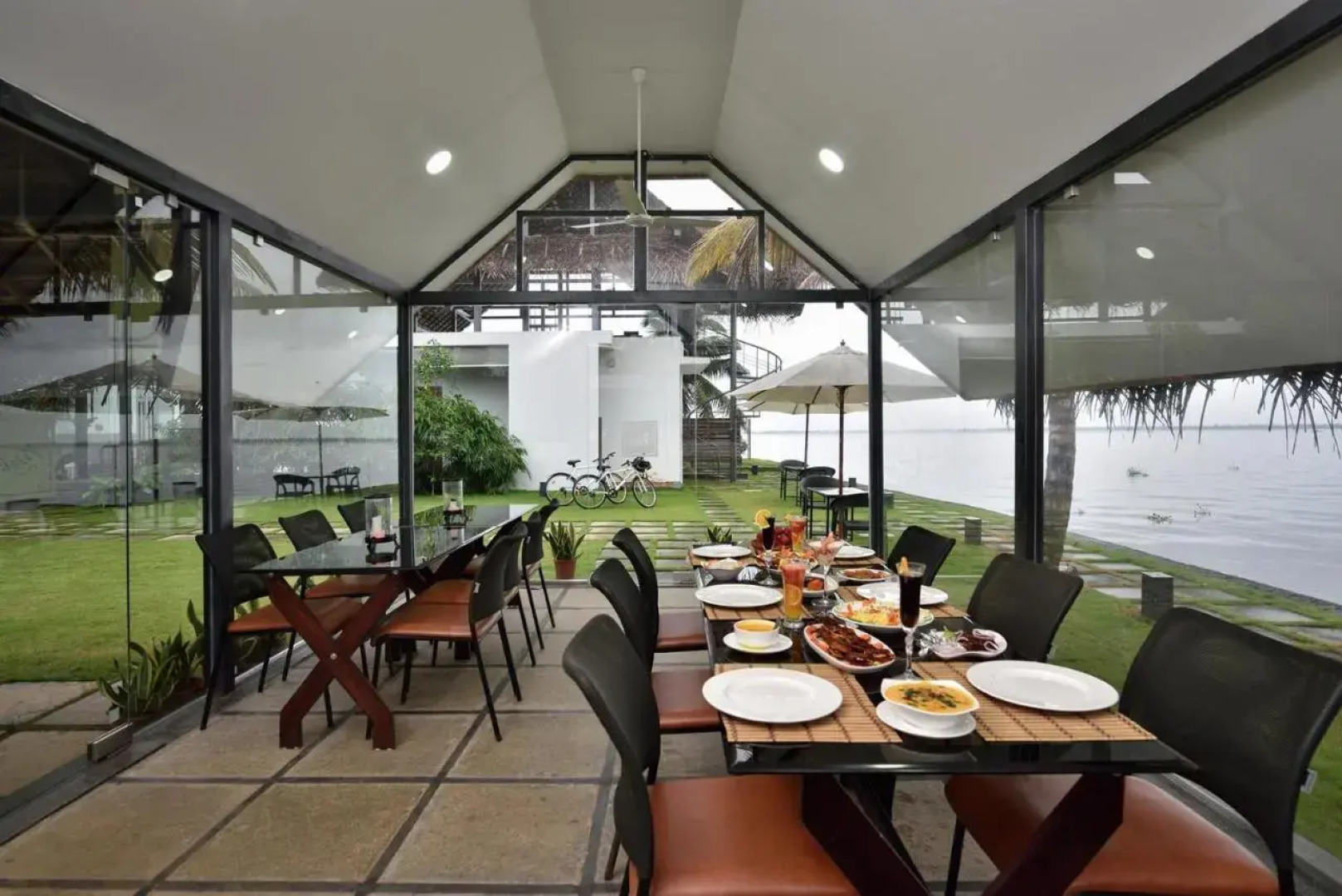 Rain Dance HouseBoat