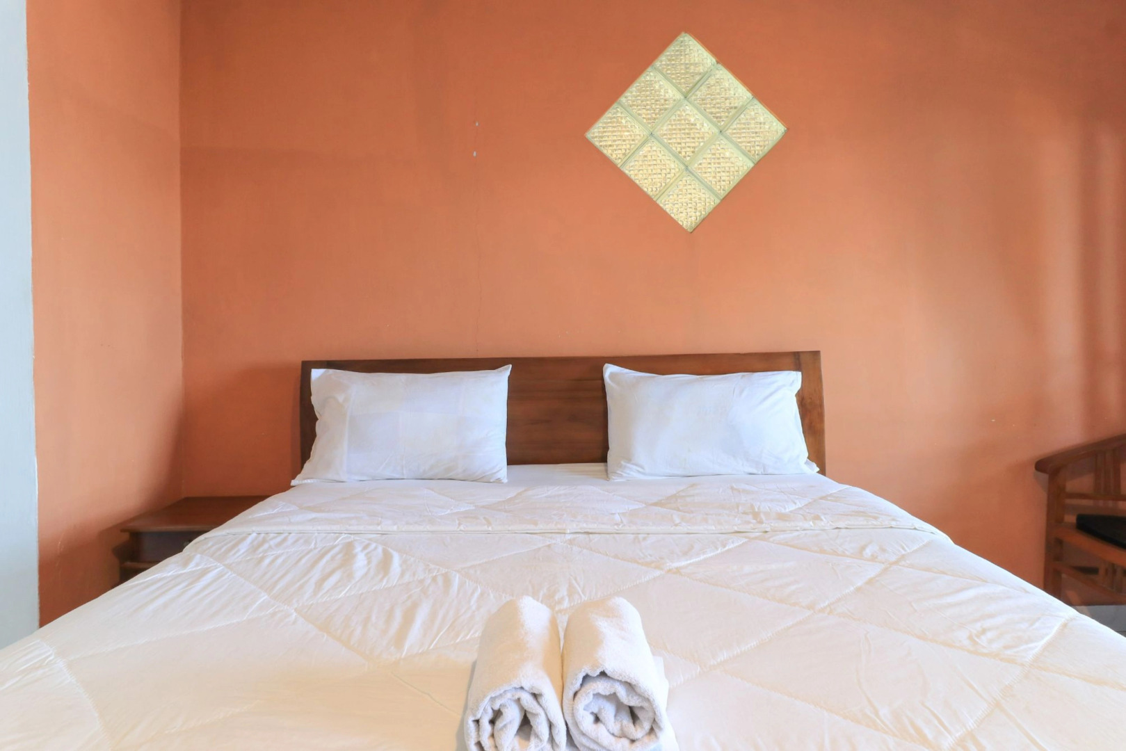 Hotel Tara Bar & Resto Air Sanih by ZUZU