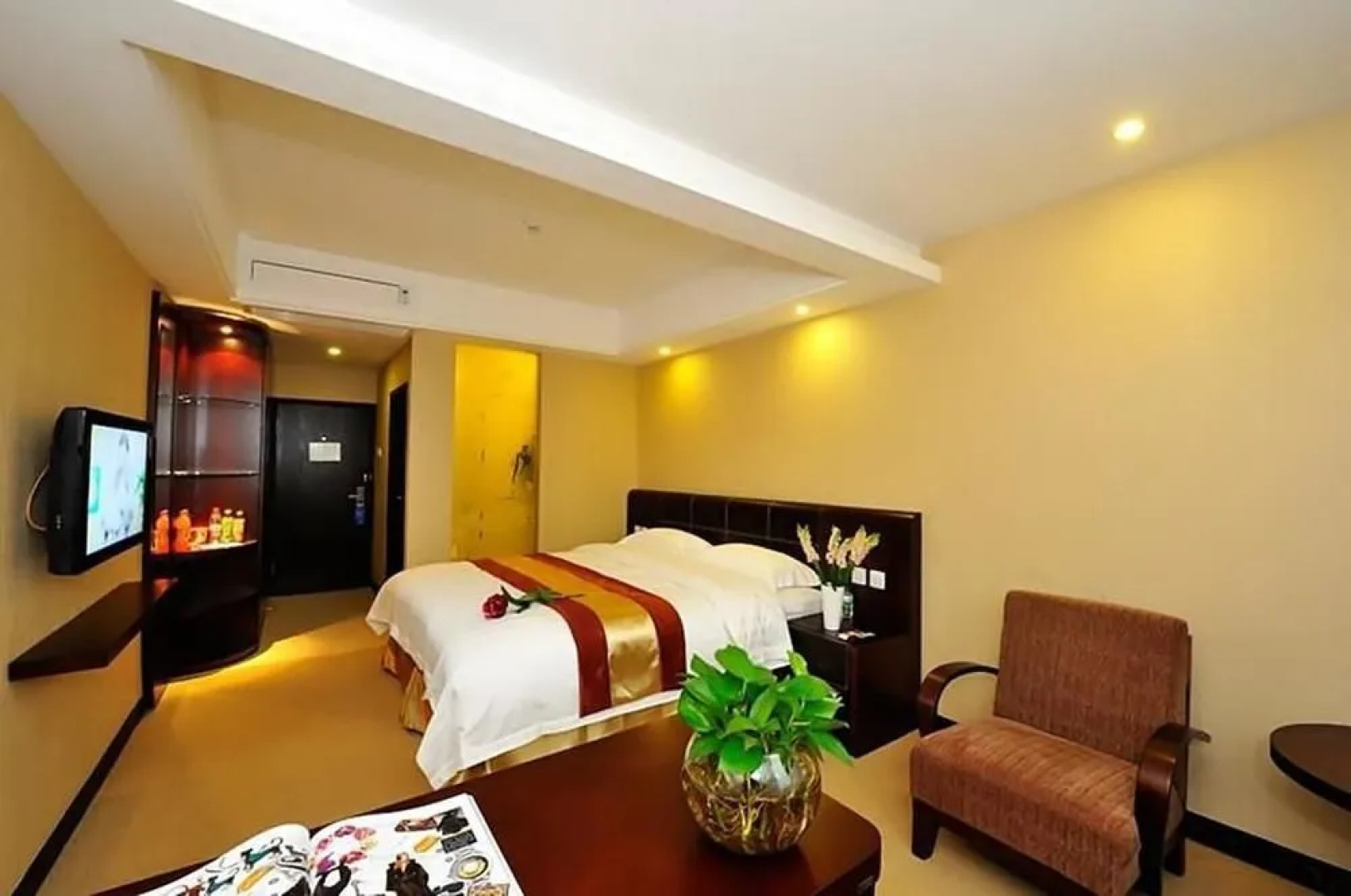 Wanjia Lakefront Hotel