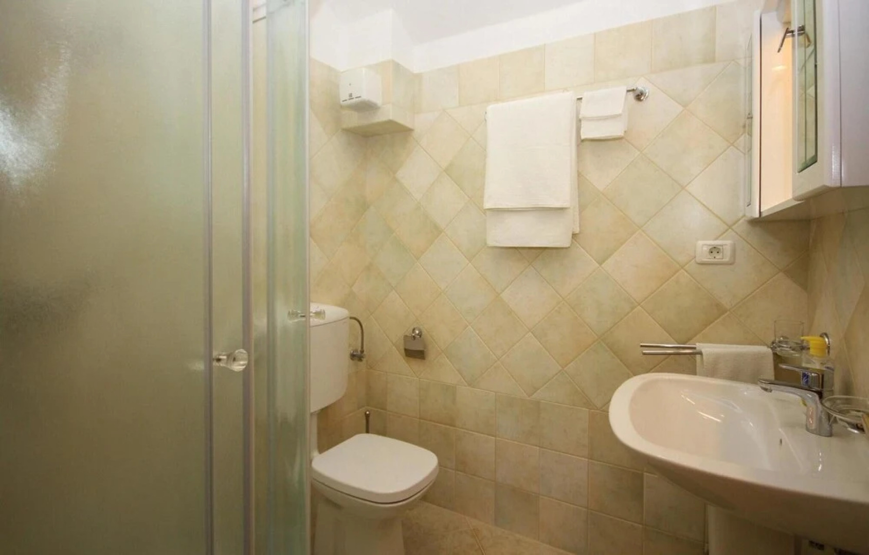 Awesome Home in Krnica With Wifi and 2 Bedrooms