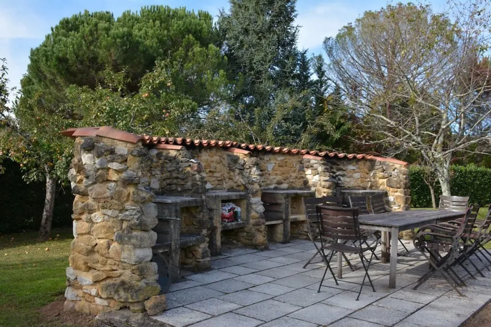 Wonderful location for weddings and parties by French château