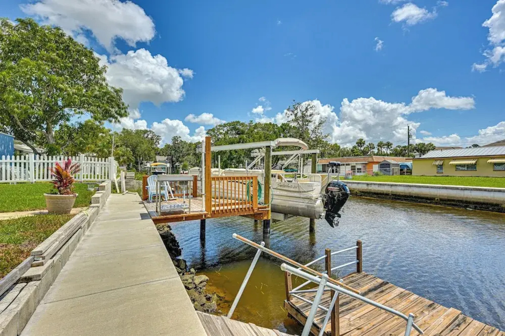 Swim, Fish & Relax: Port Richey Gem w/ Yard!