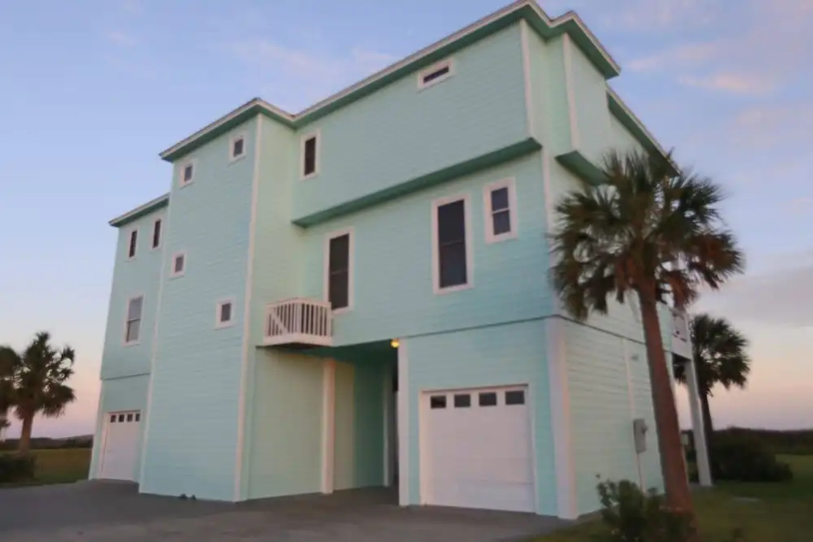 The Ritz Of Crystal Beach 6 Bedroom Home by RedAwning