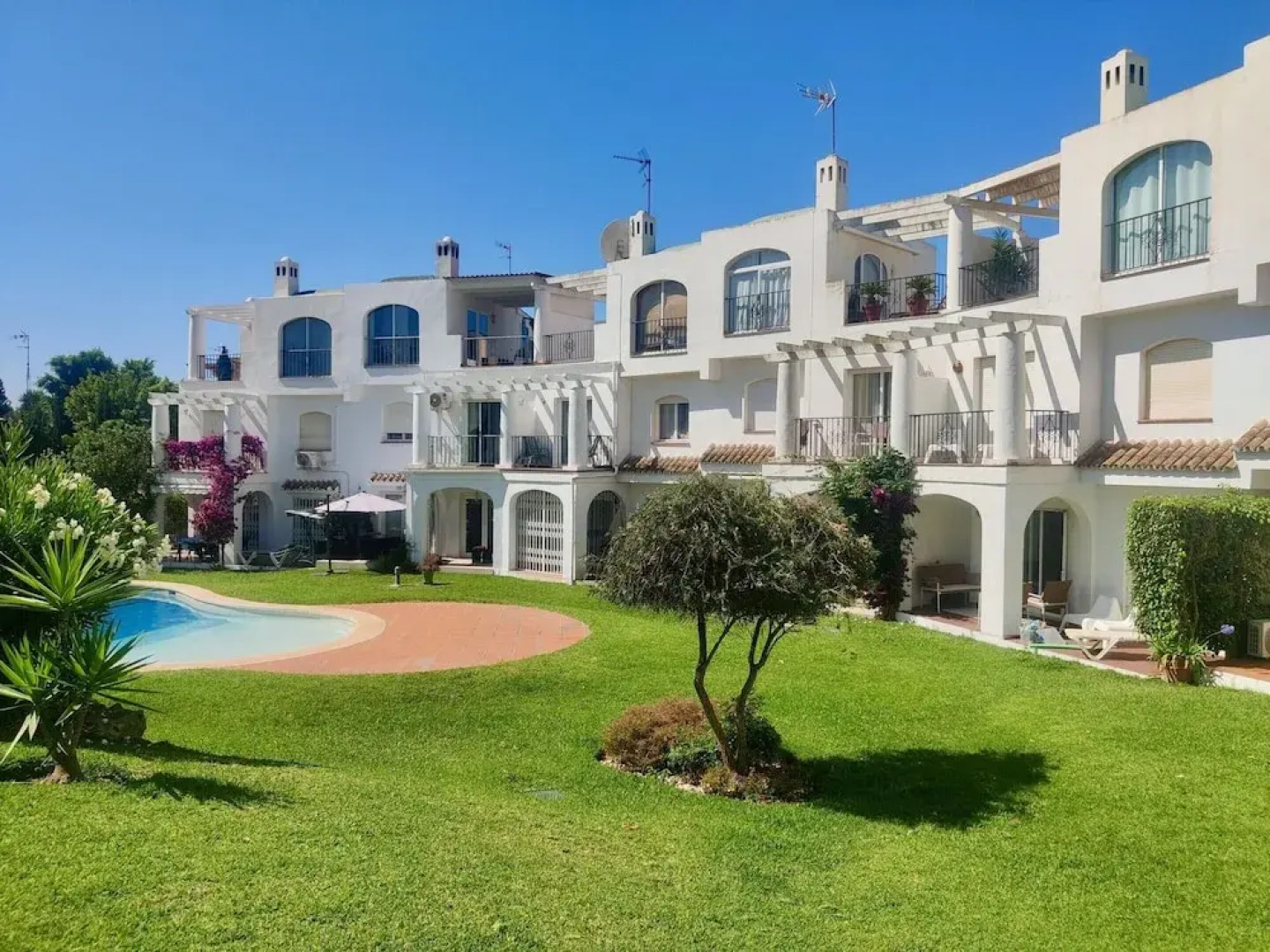 Relaxed Retreat With Pool