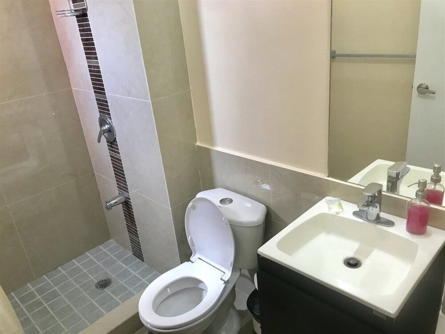 Modern 3 Bedroom Condo In Gated West Hills 5