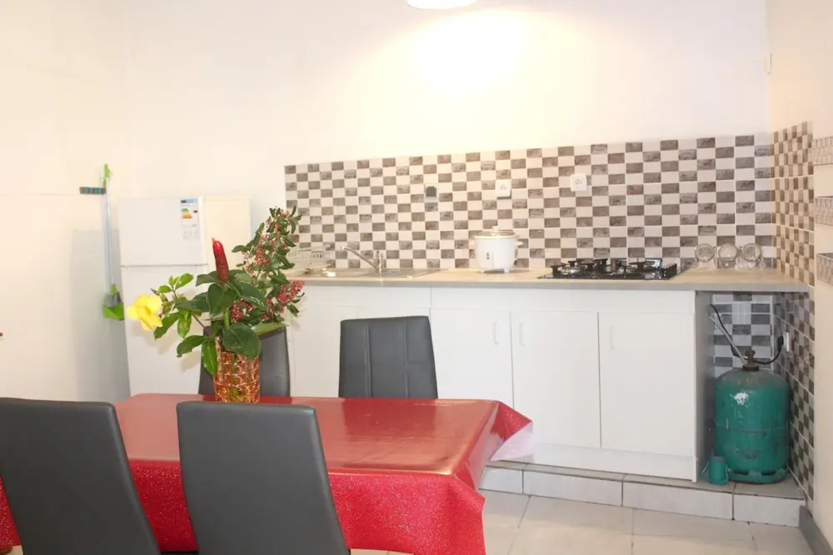 House with One Bedroom in Petite Île, with Wonderful Sea View, Furnished Garden And Wifi - 2 Km From the Beach