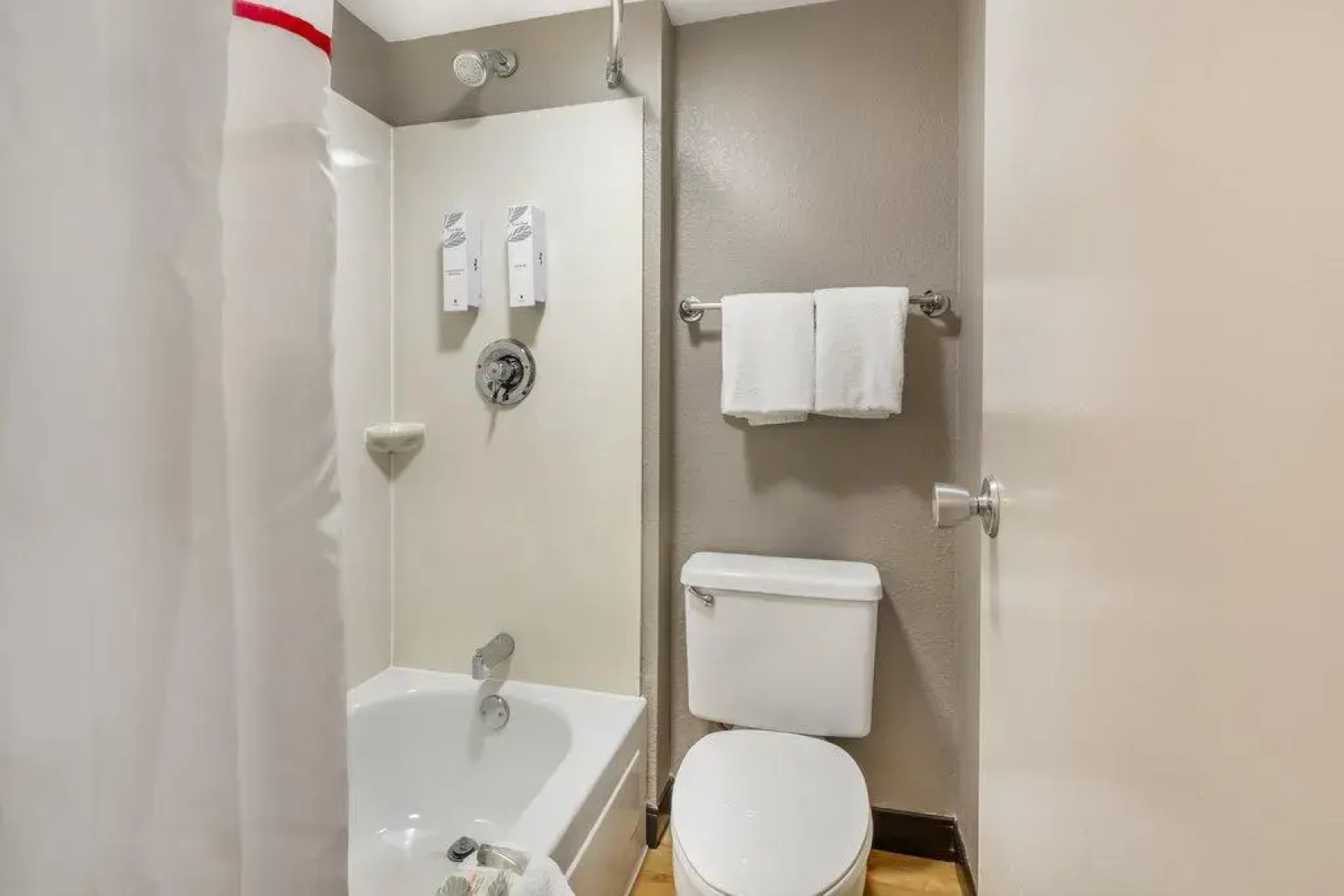 Red Roof Inn Erie – I-90