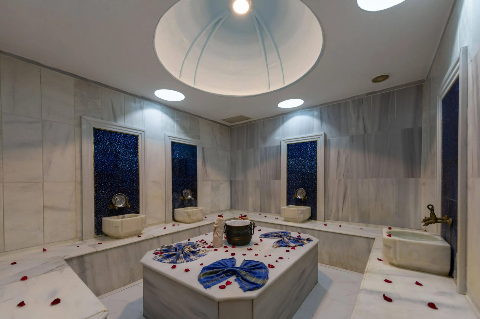 Nova Plaza Crystal Hotel