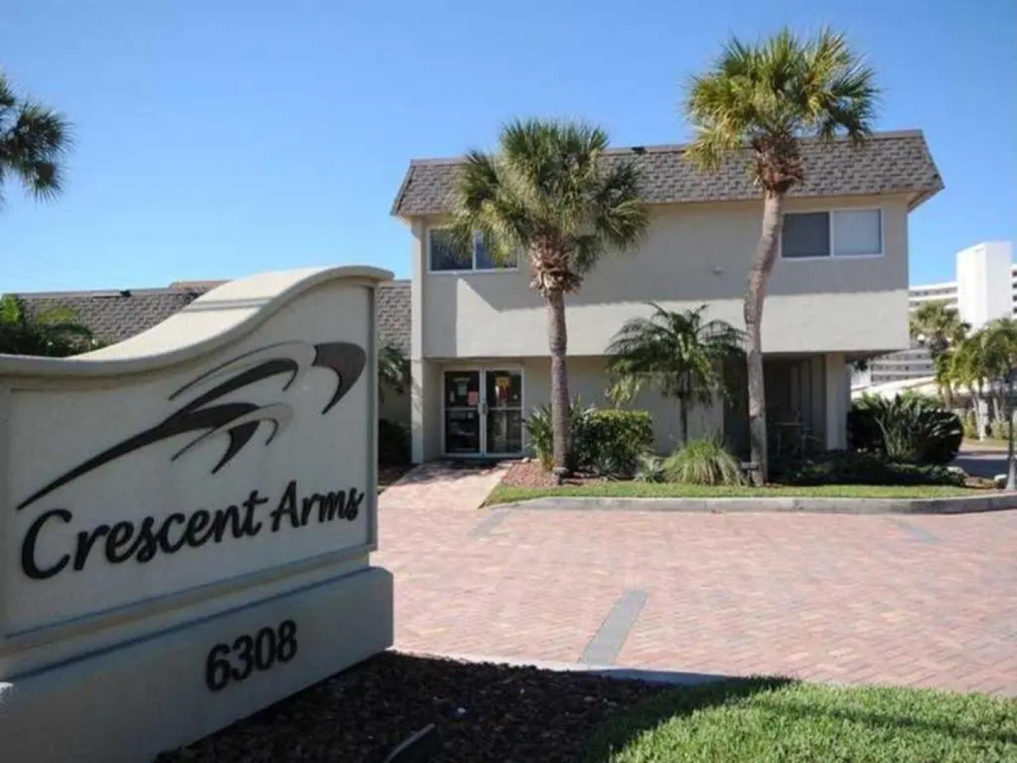 Crescent Arms Condominiums
