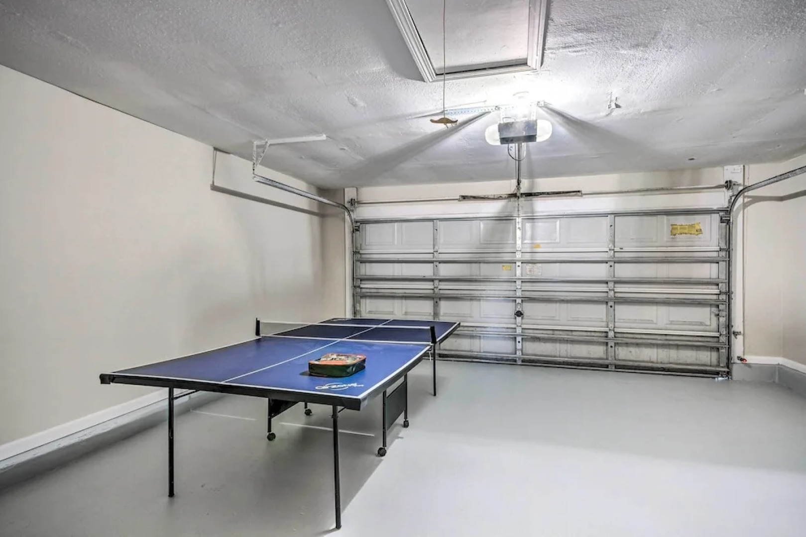 Navarre Home w/ Game Area + Screened-in Porch