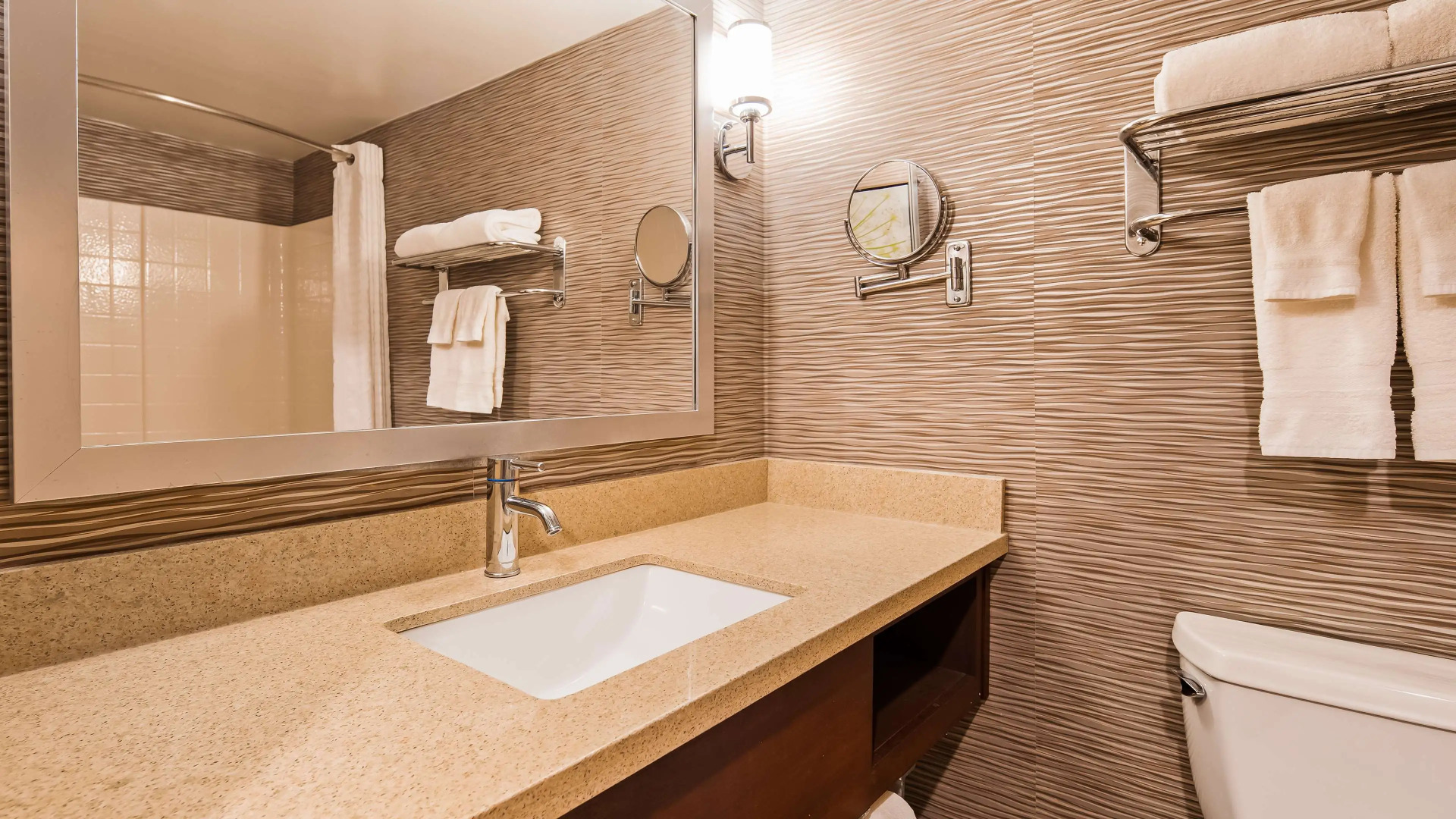 Best Western Plus Rama Inn & Suites