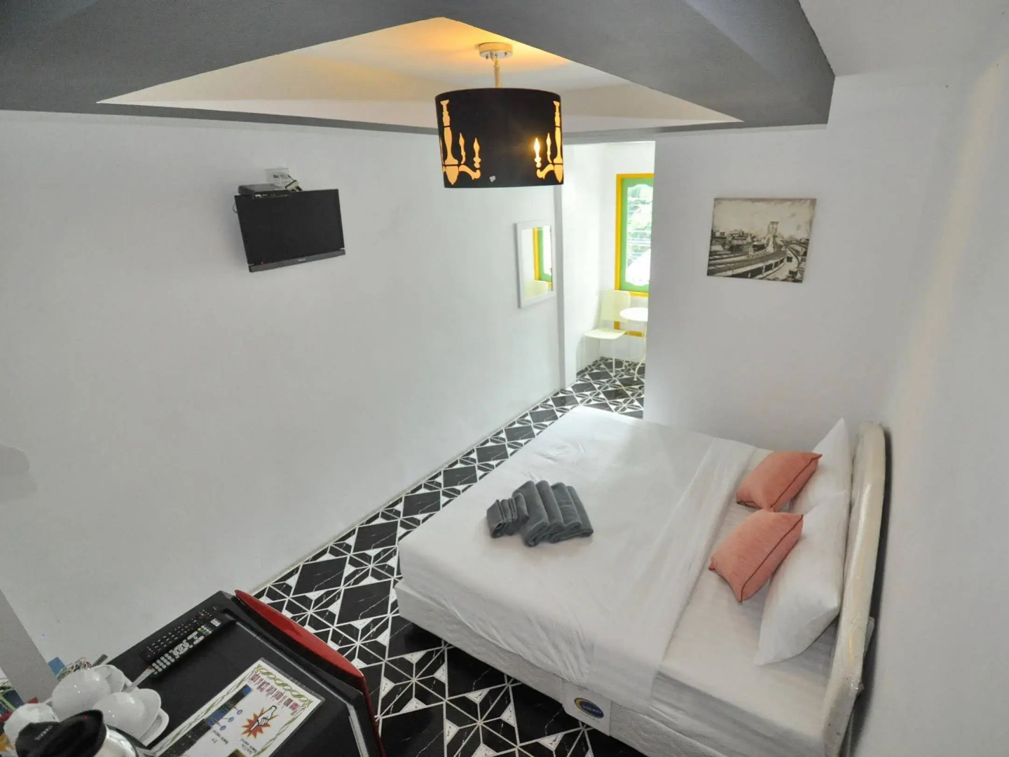 Side Walk Boutique Hotel