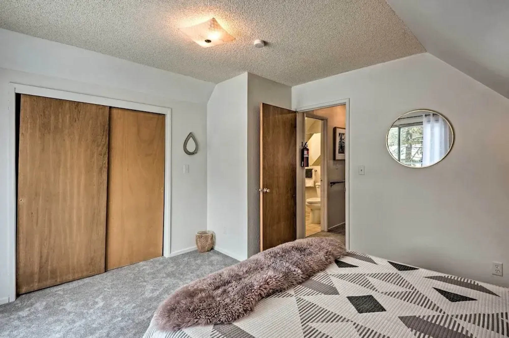 Peaceful & Upscale Ski Cabin: 11 Mi to Heavenly!