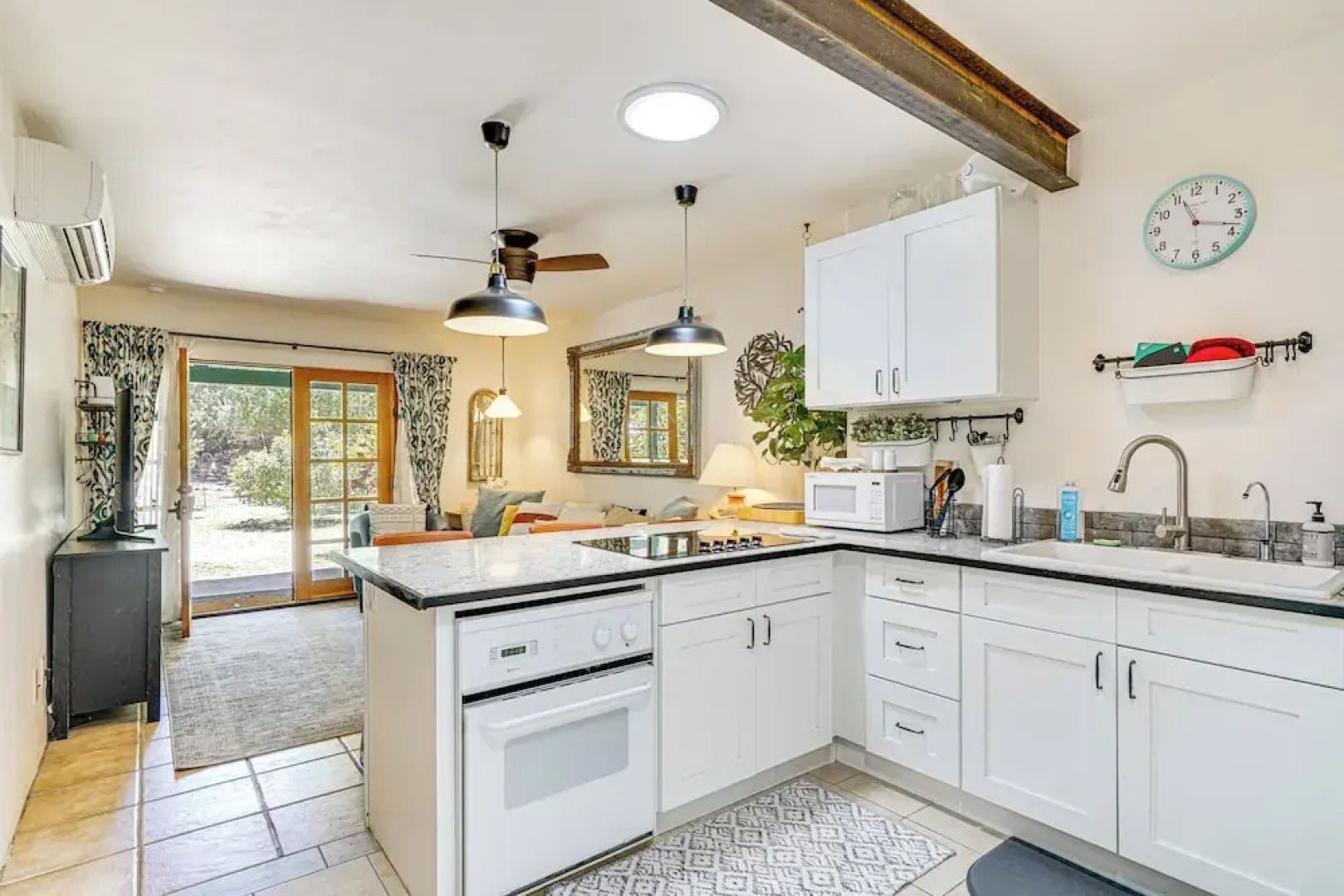 Vibrant 'casa Paloma' w/ Patio - Near Vineyards!