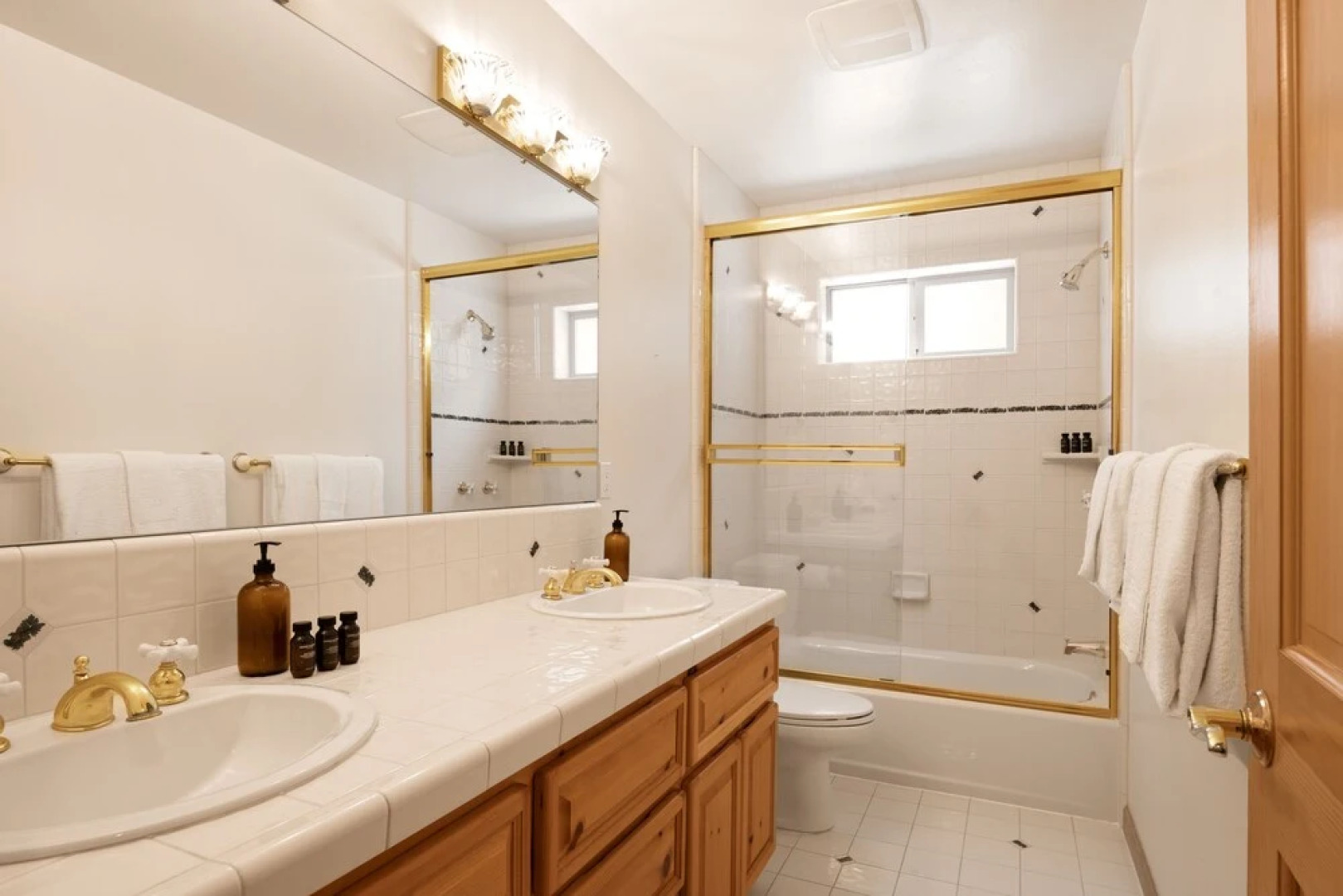 Red Fox by Avantstay Tahoe Home in the Woods w/ BBQ & Outdoor Dining!