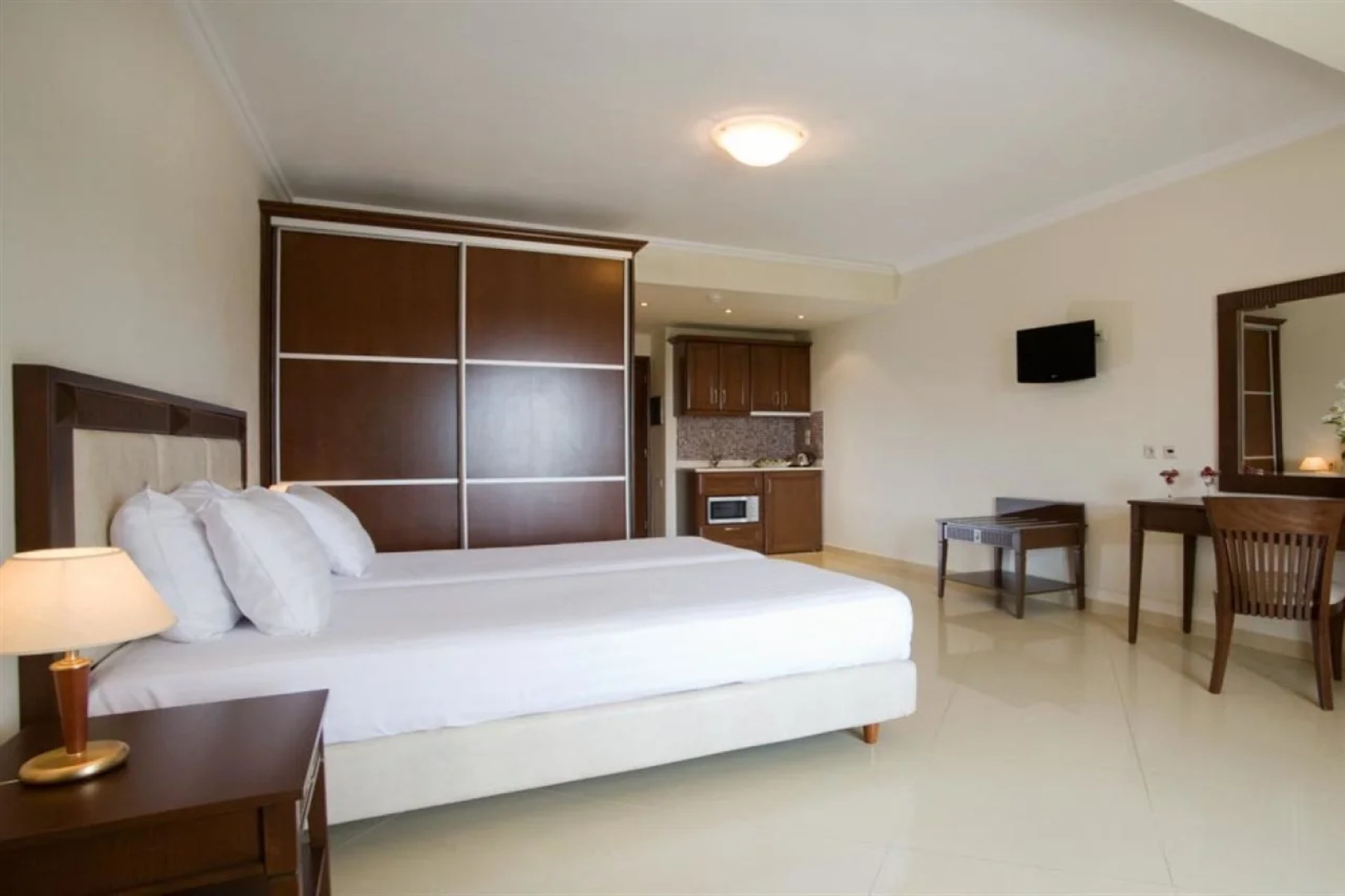 Royal Nidri Hotel & Apartments