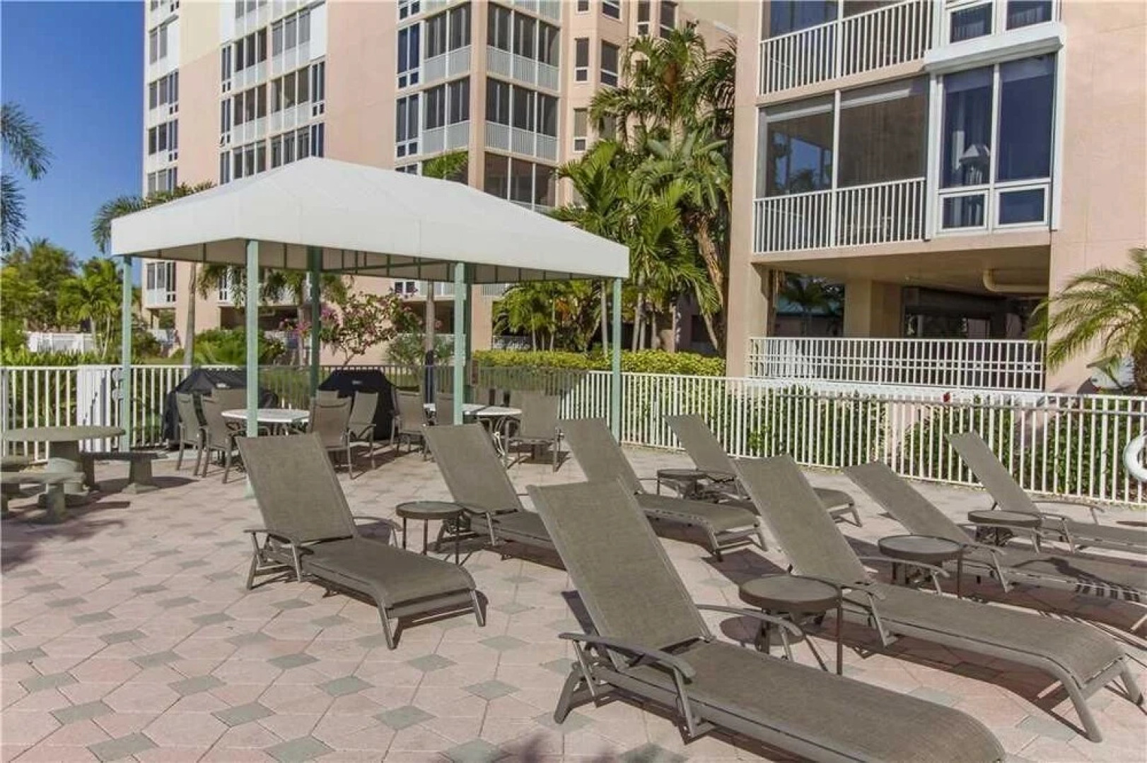 Palm Harbor 204E by Vacation Rental Pros