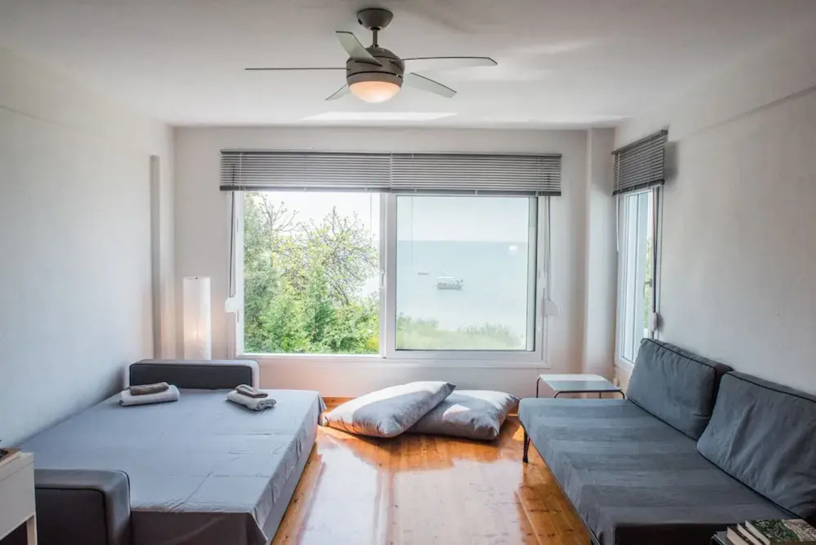 halu! Modern & Cozy Seafront Villa