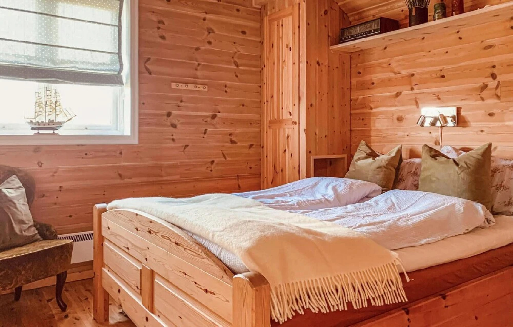 Stunning Home in Bekkjarvik With 3 Bedrooms and Wifi