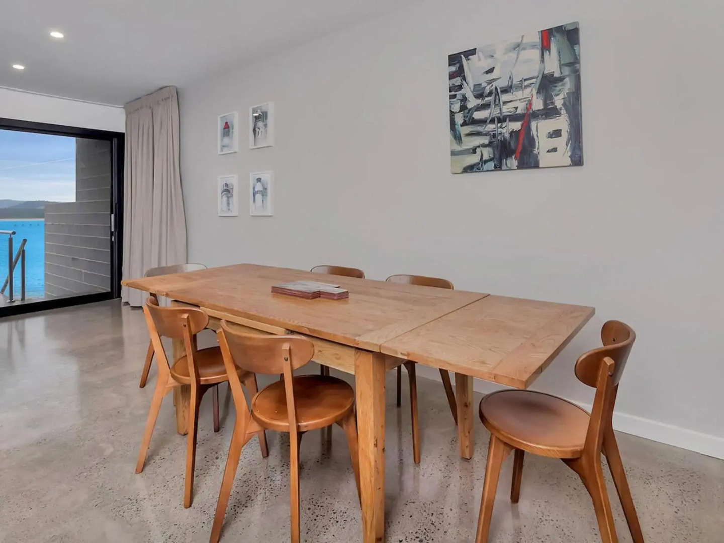 VILLA NOVA Gerroa 4pm check out Sundays