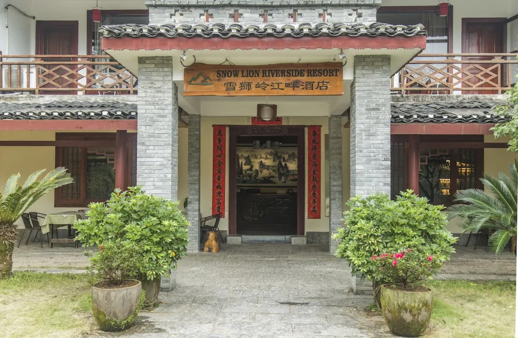 Snow Lion Riverside Resort