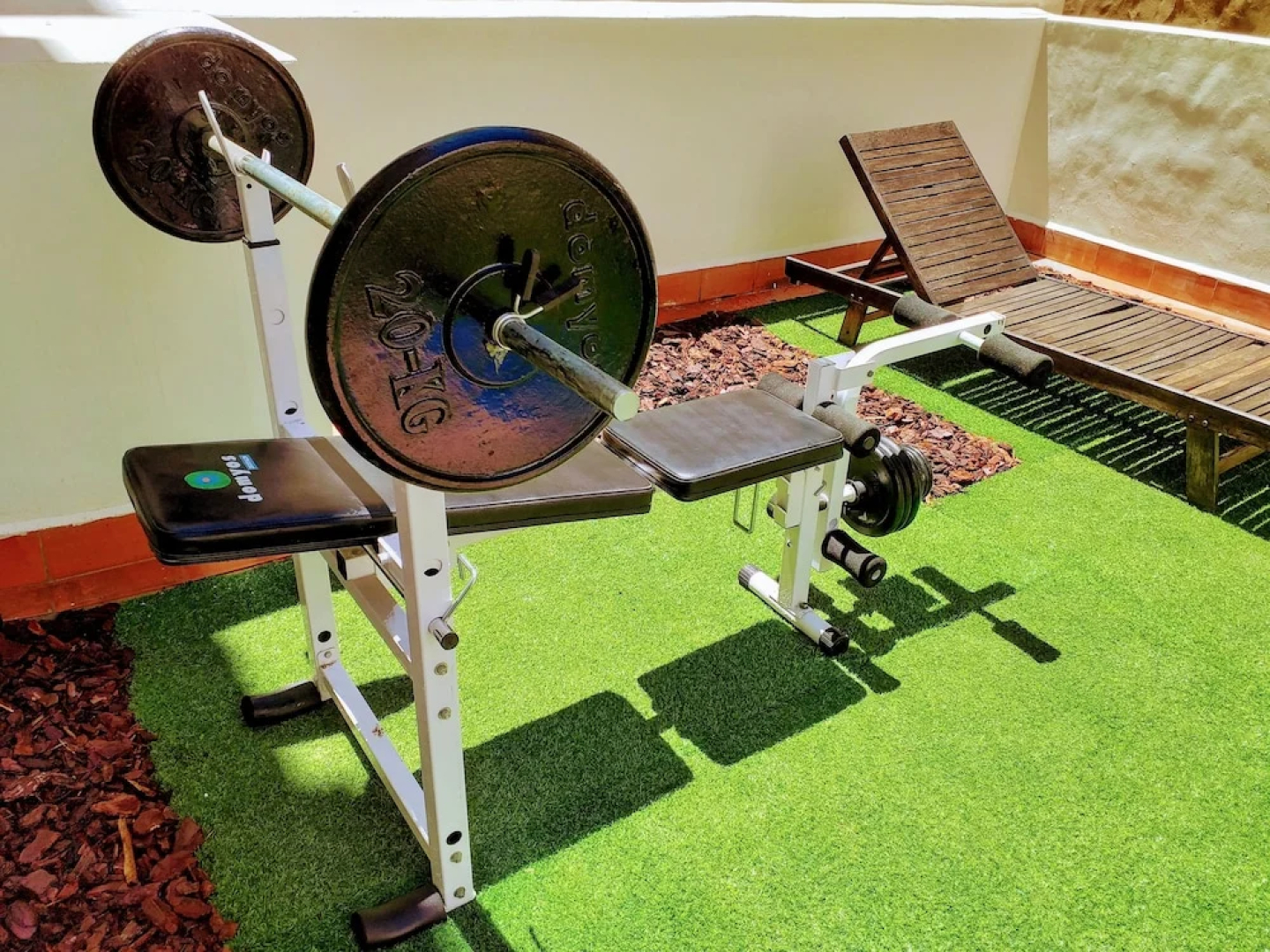 LARGE Apartment with large and sunny Terrace - Garden & Outdoor Gym, ALICANTE CENTER