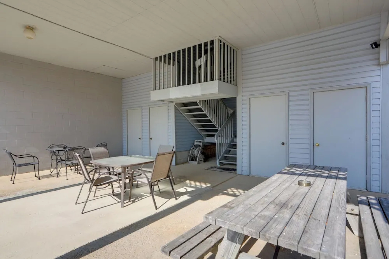 Pet-friendly Oak Harbor Condo: Walk to Lake!