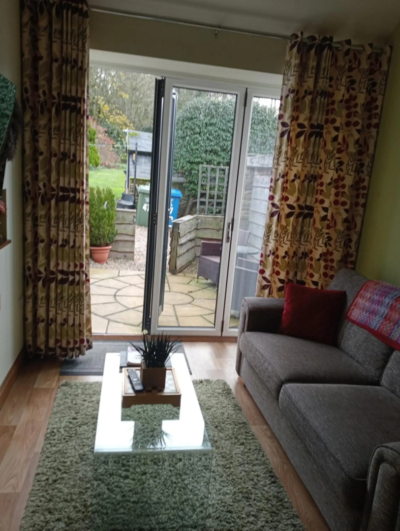 Larch Cottage, Ruston dog friendly with hot tub