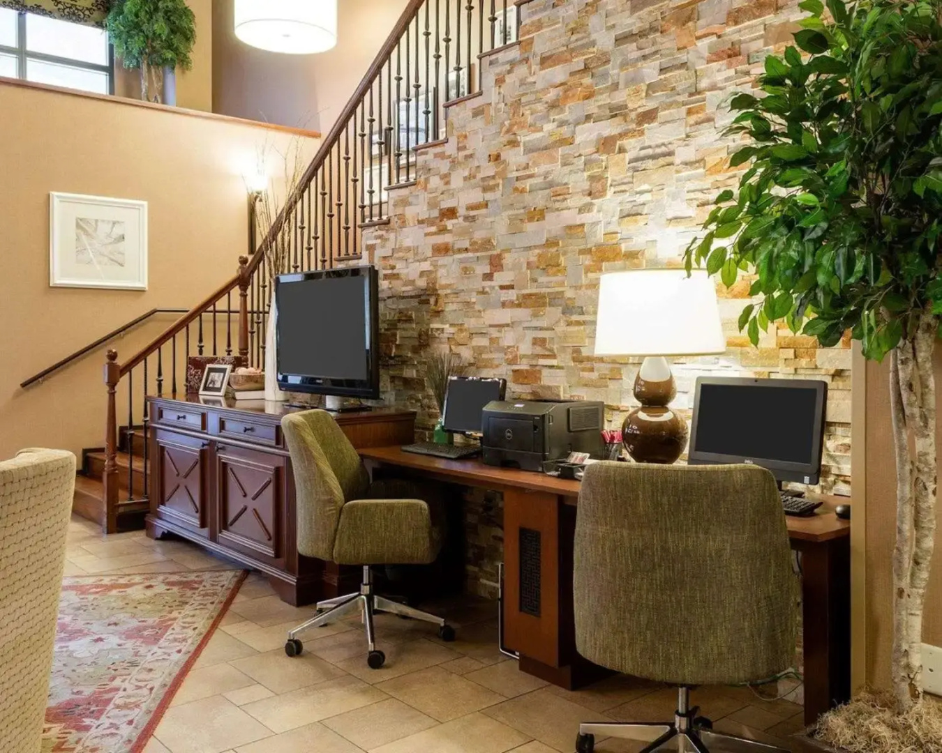 Russell Inn & Suites
