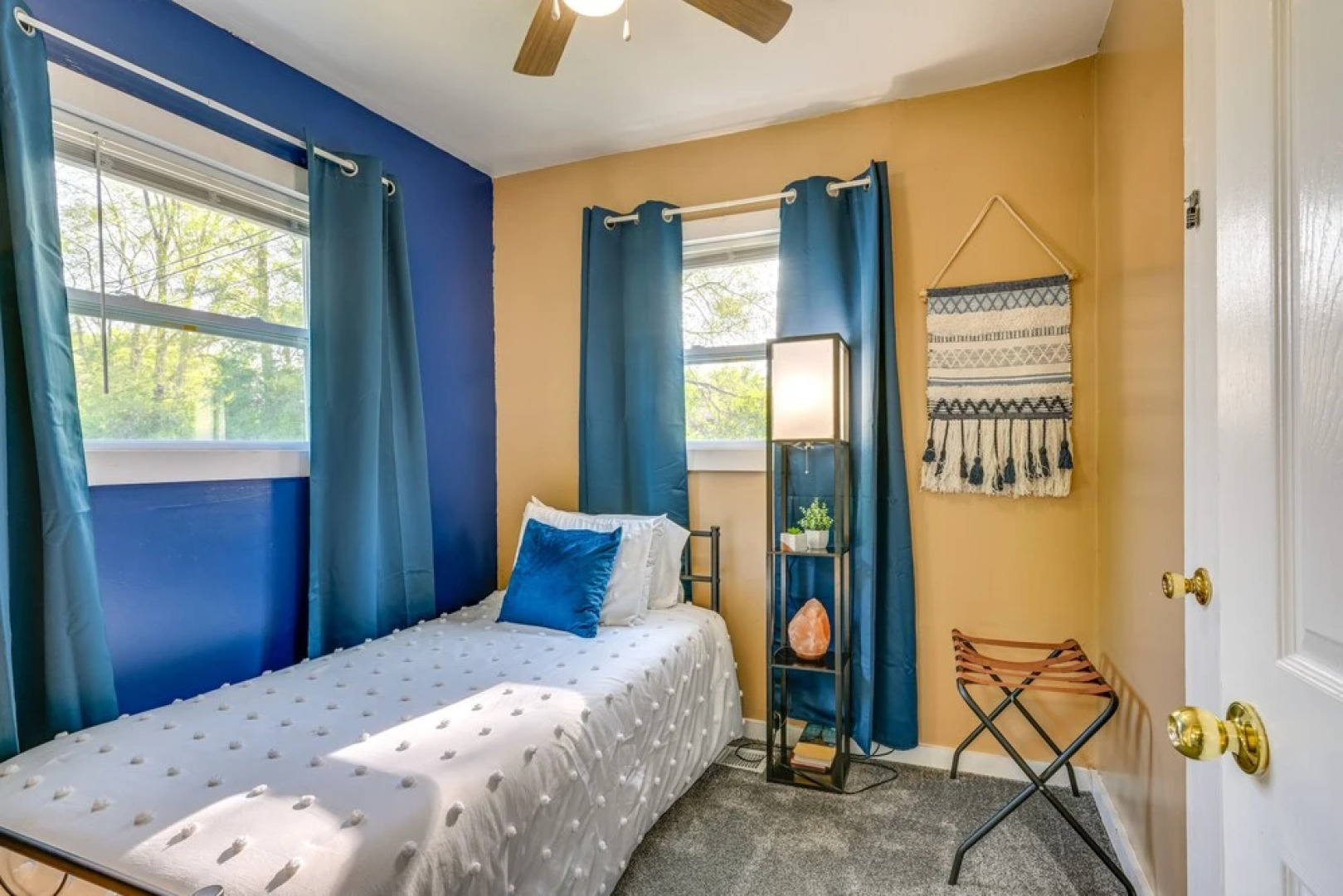 Cozy Home w/ Backyard ~ 3 Mi to Downtown Saginaw!