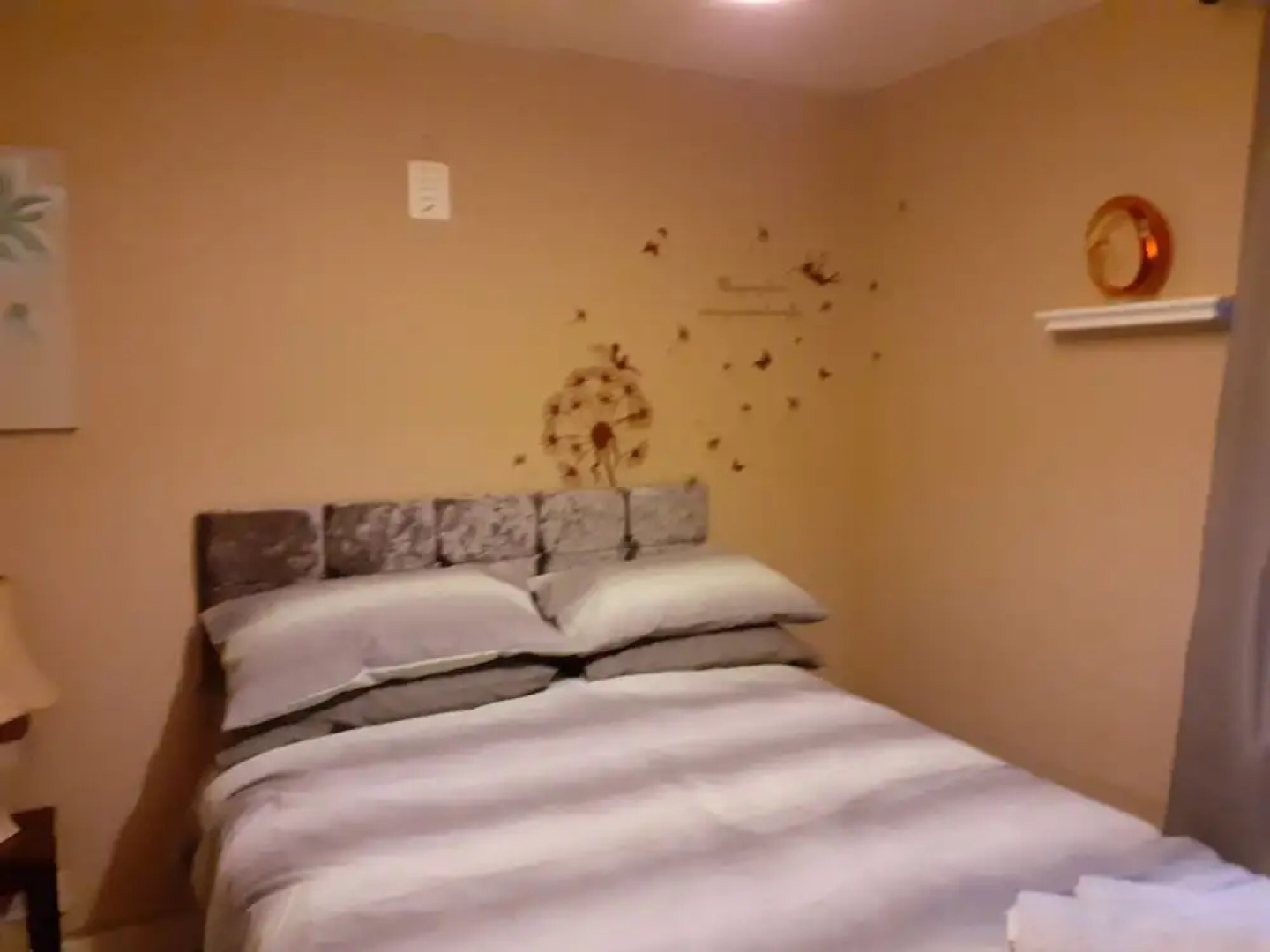 2 Bed Apartment 2 Mins Walk Away From the Beach!