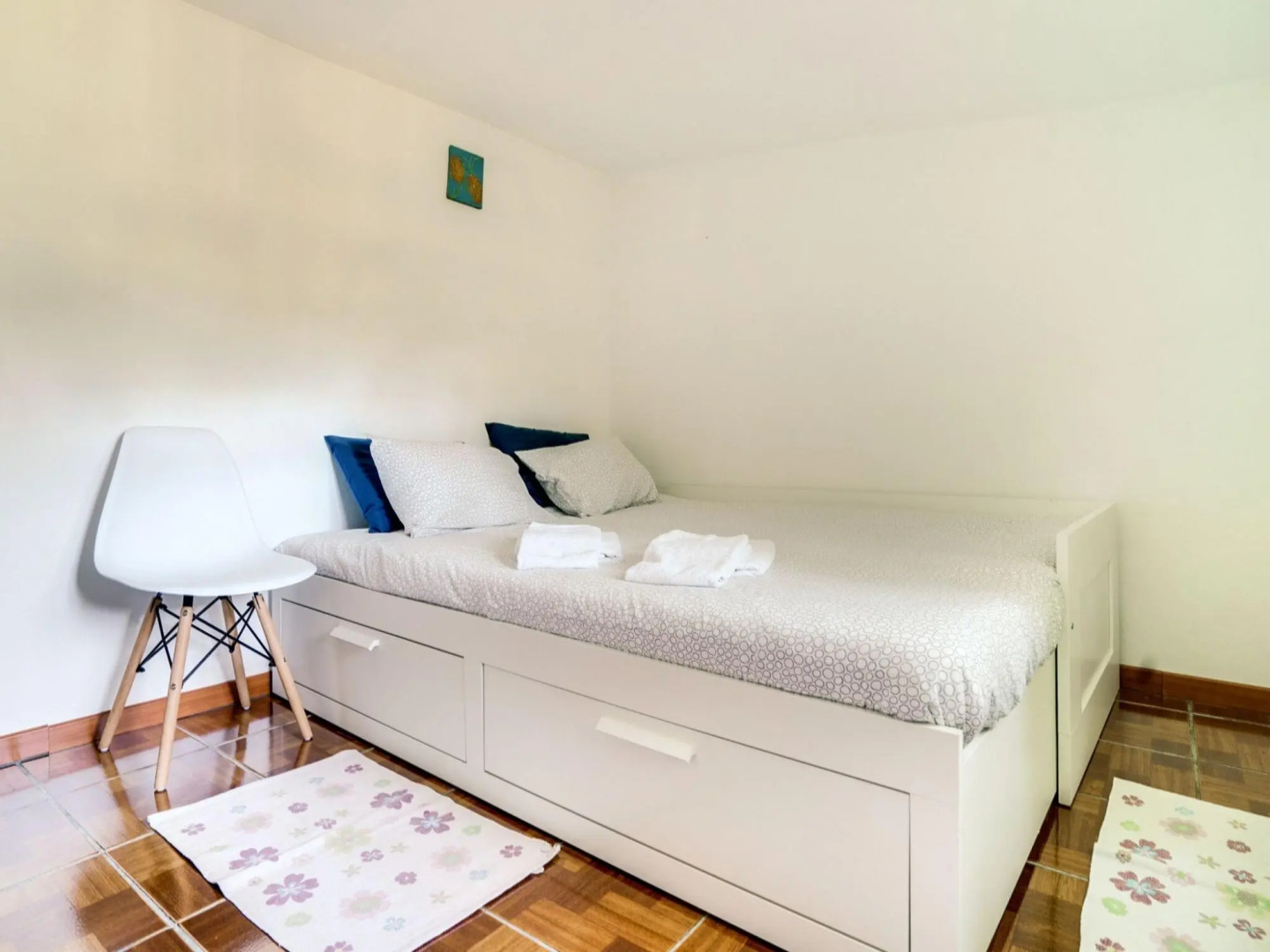 Cottage With Shared Pool