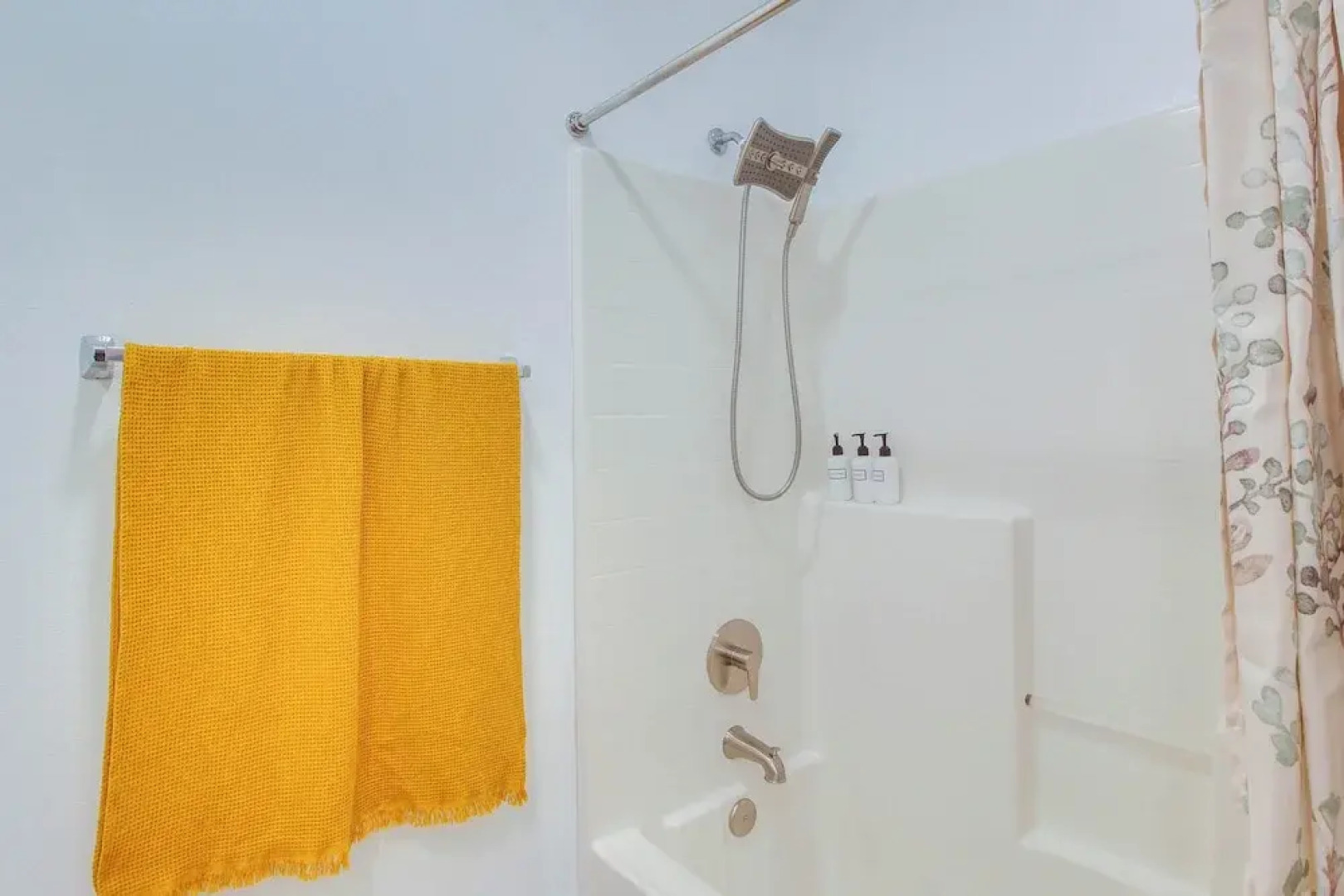 Game Room, Hot Tub & Gas Grill: Chic Indio Oasis!