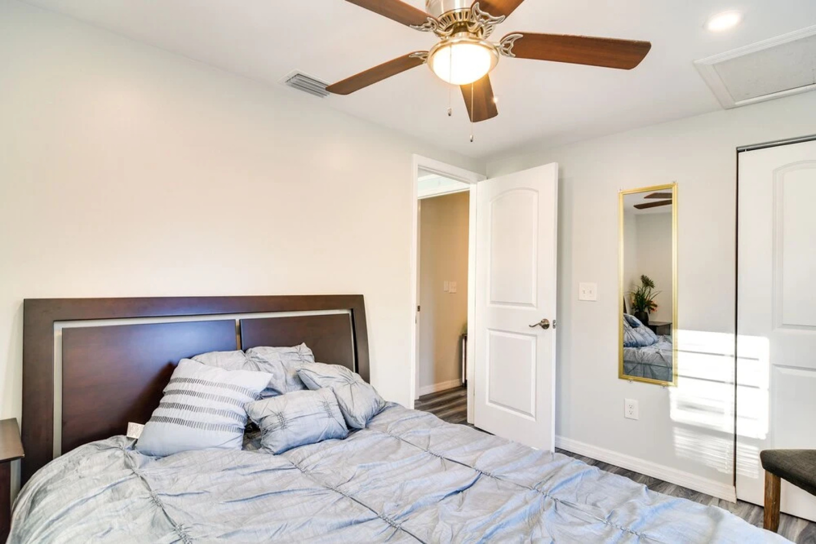 Remodeled Seminole Apt + Yard: 3 Mi to Beach!