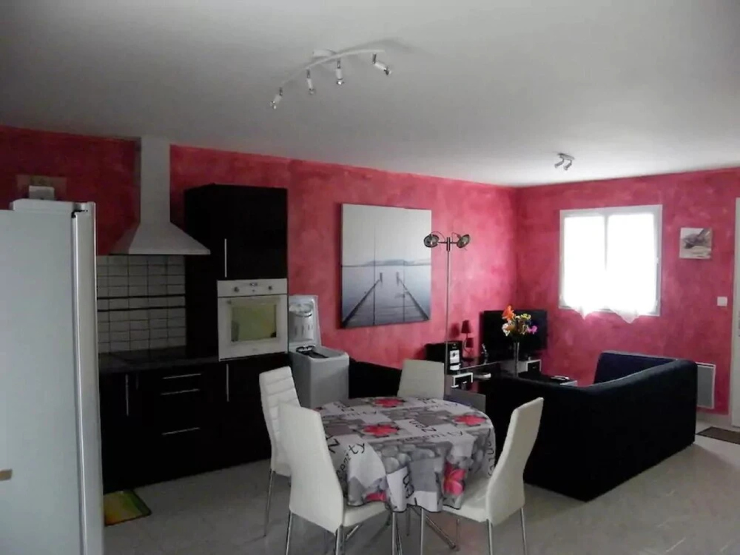 House With 2 Rooms in Jonzac, With Enclosed Garden and Wifi - 3 km Fro