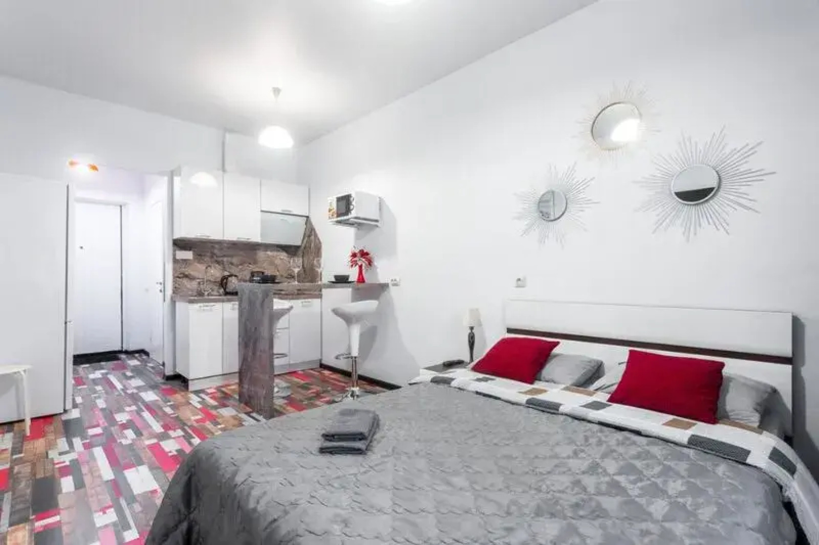 Какаду на б-ре Менделеева, д. 3